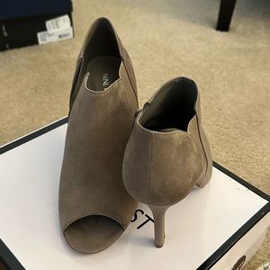 Nine West, size 10, grey suede shoe bootie